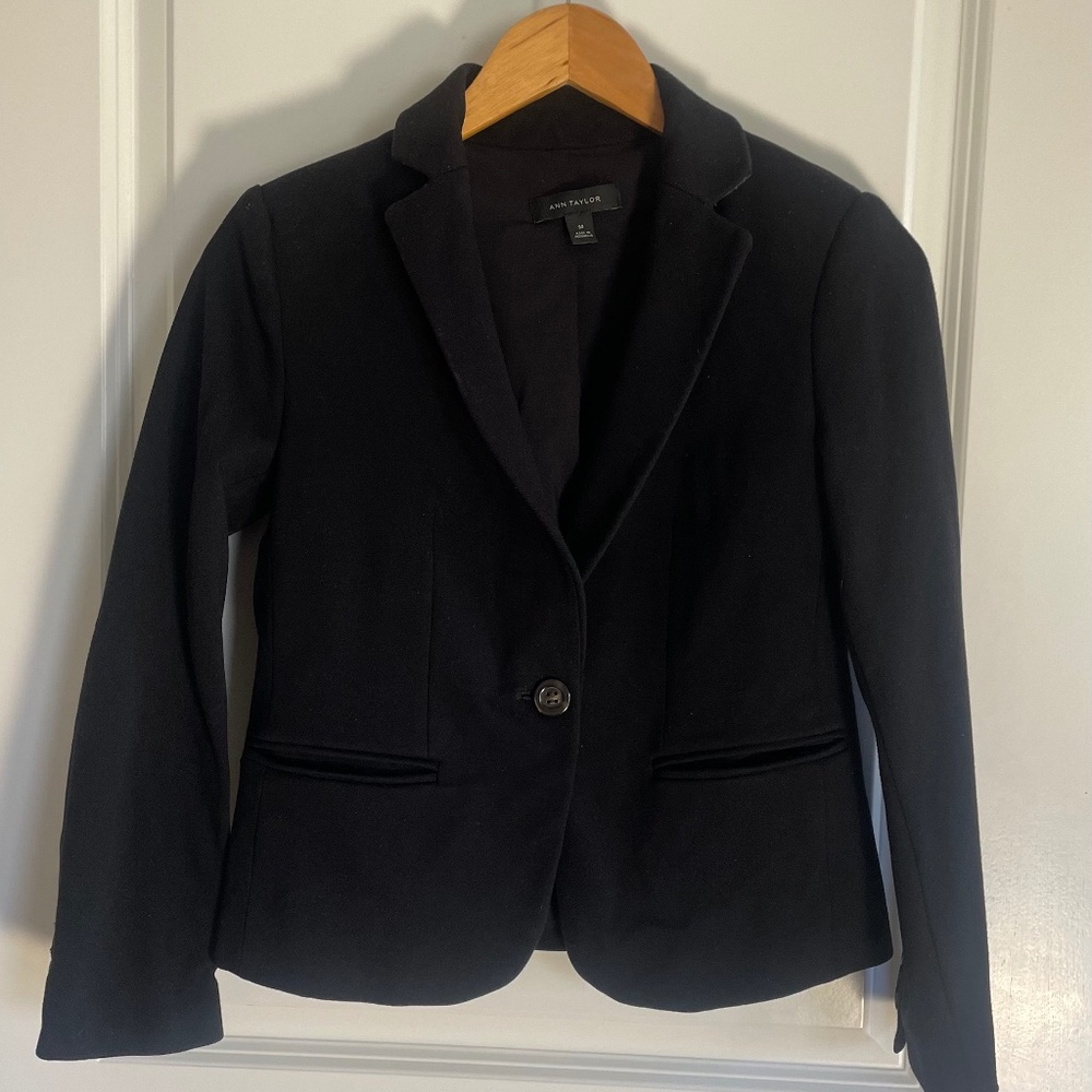 Ann Taylor blazer — size 00 — black